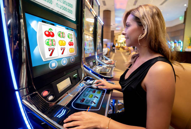 Virtual horse racing event with live race simulation